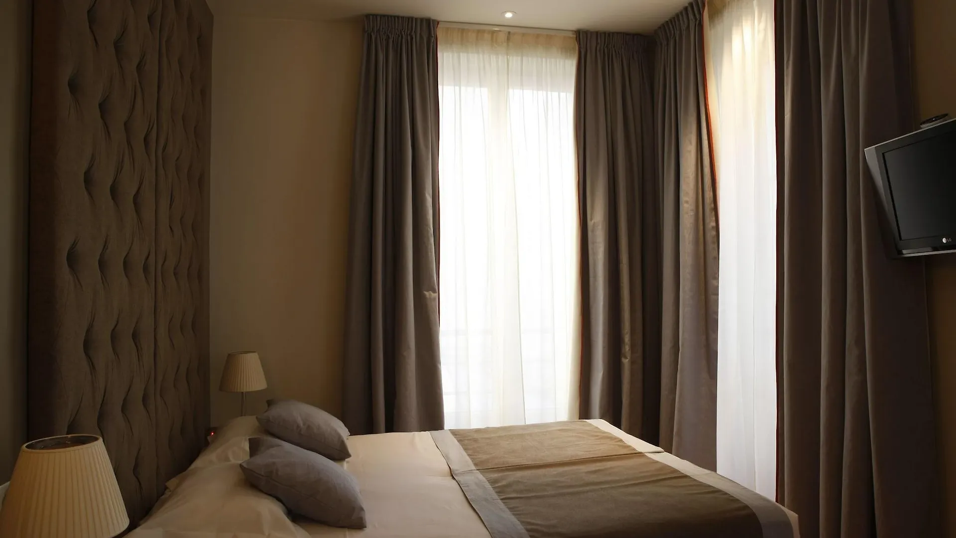 Windsor Opera Hotel